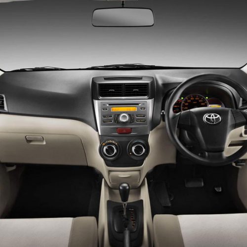 Toyota Avanza 2015 — 7 мест